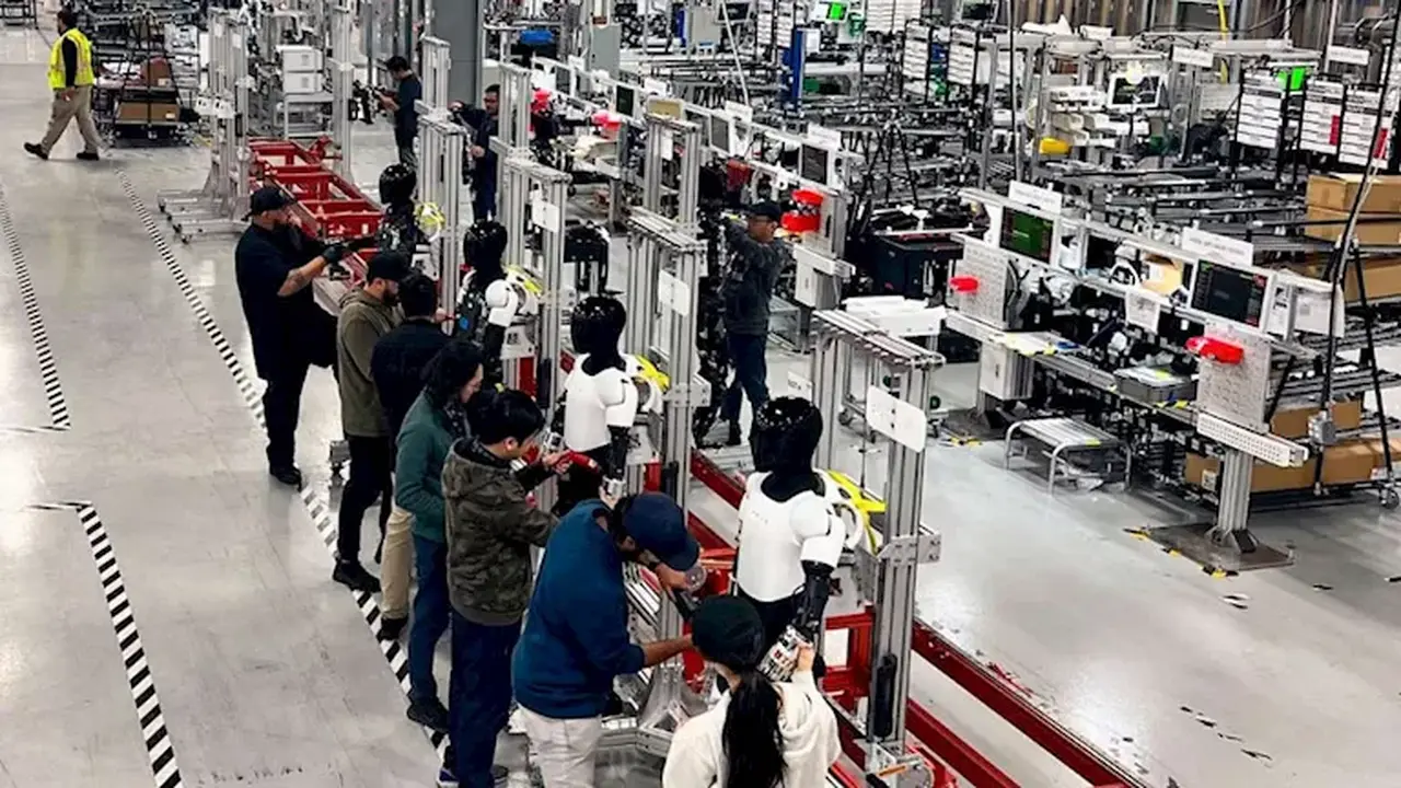 تسلا: الروبوتات البشرية ستنطلق من مصانعنا في الصين وبلدان أخرى